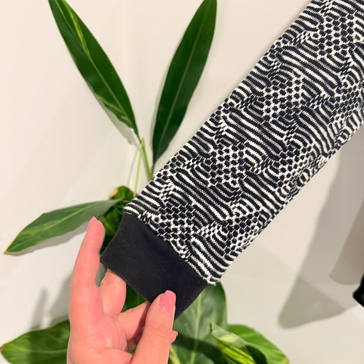 Decjuba Size S Patterned Long-Sleeve Top