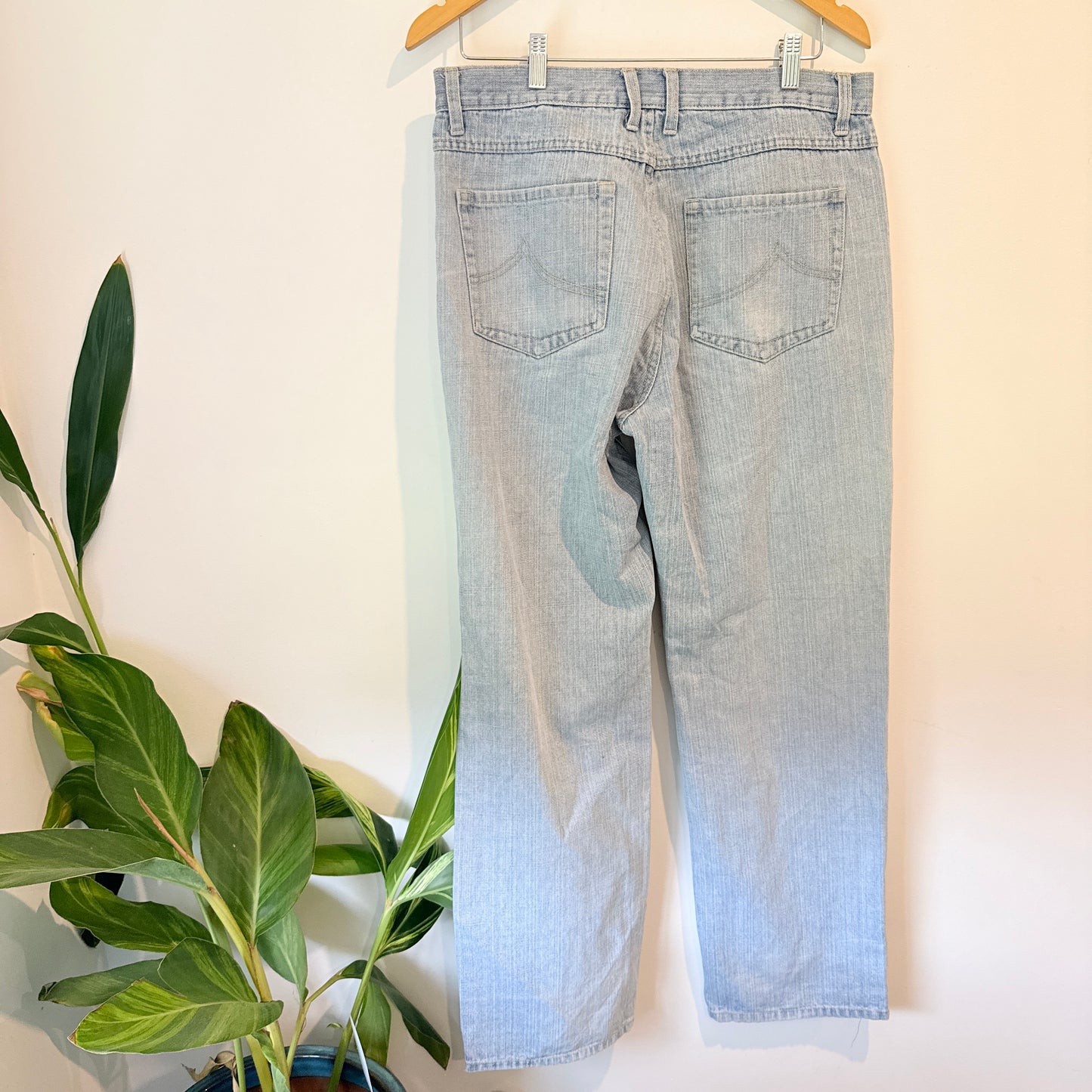 Match Size 87 (Waist 88cm) – Straight-Leg Distressed Jeans