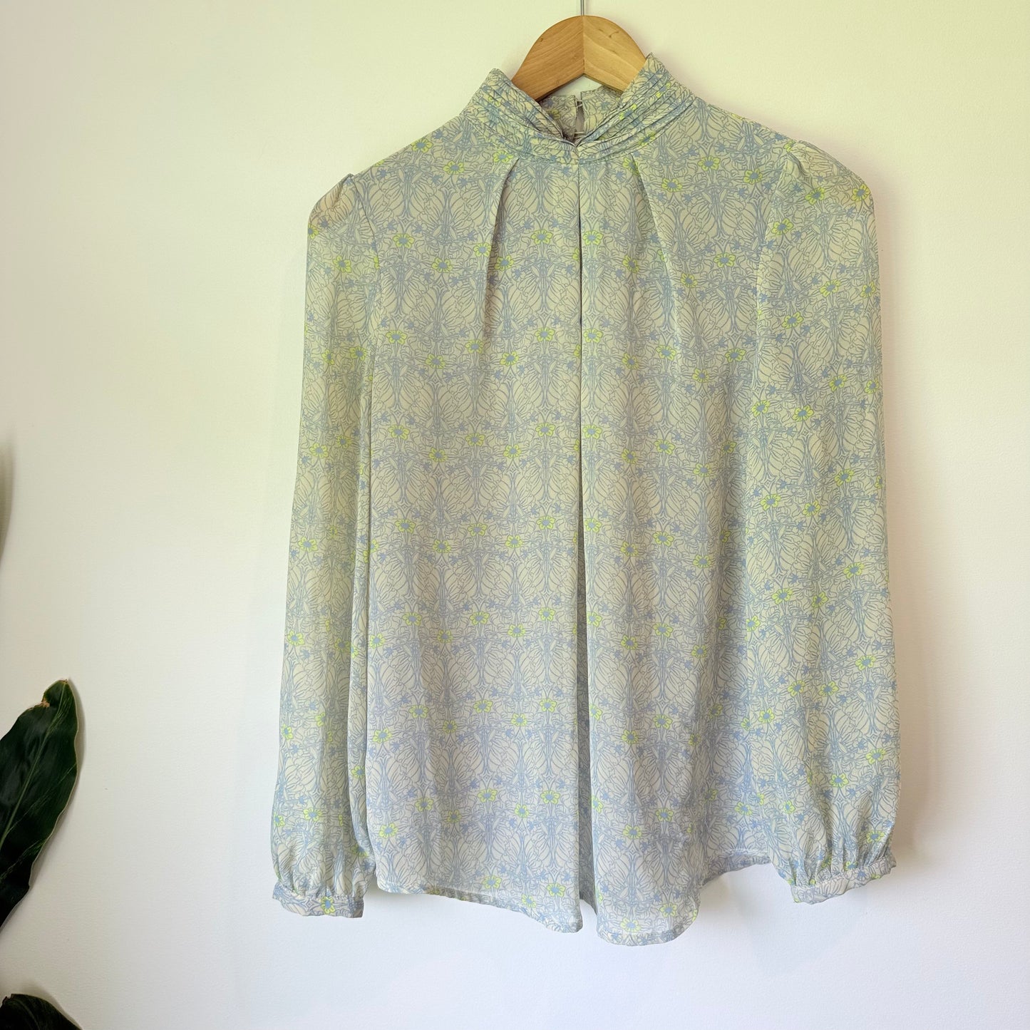 Tu Size 10 Sheer Floral Blouse