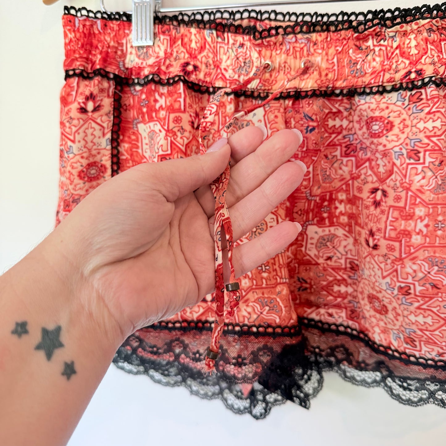 Guess Size S Lace Hemmed Lounge Shorts