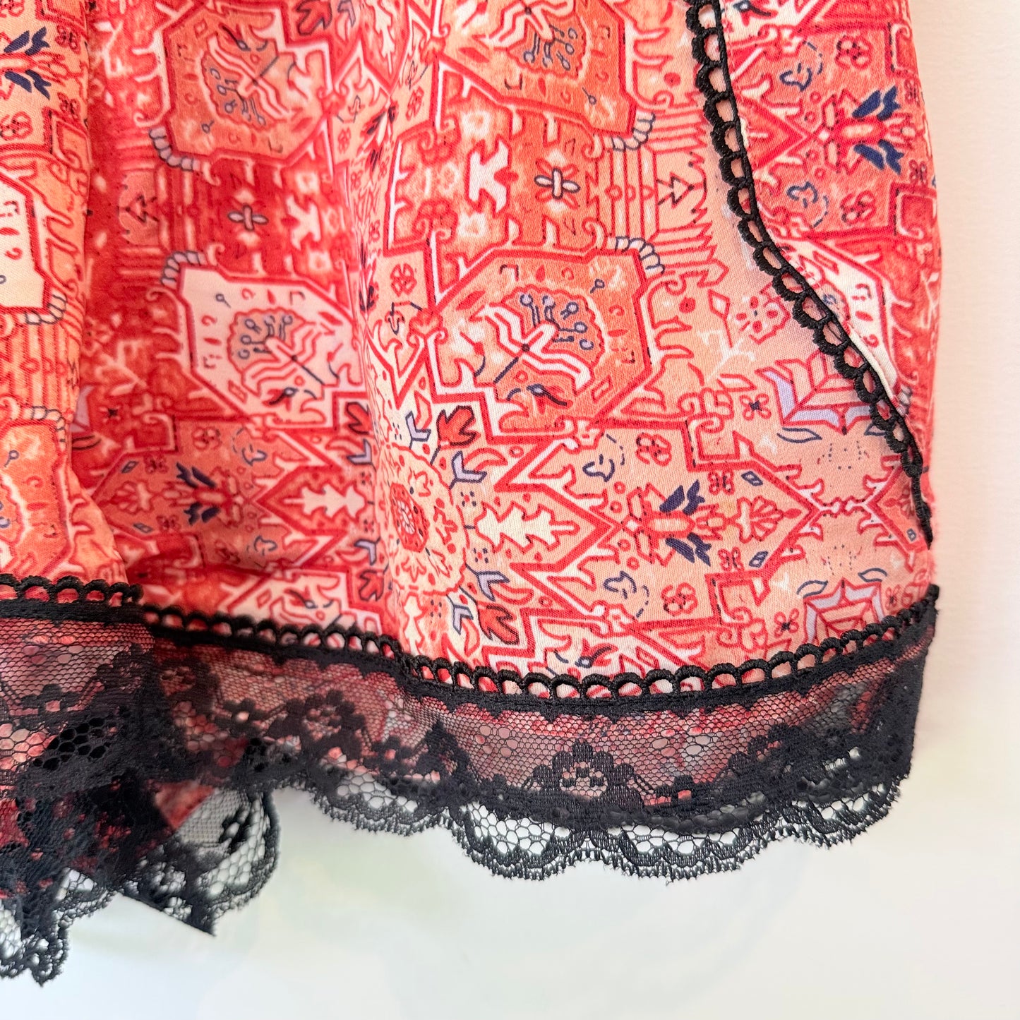 Guess Size S Lace Hemmed Lounge Shorts