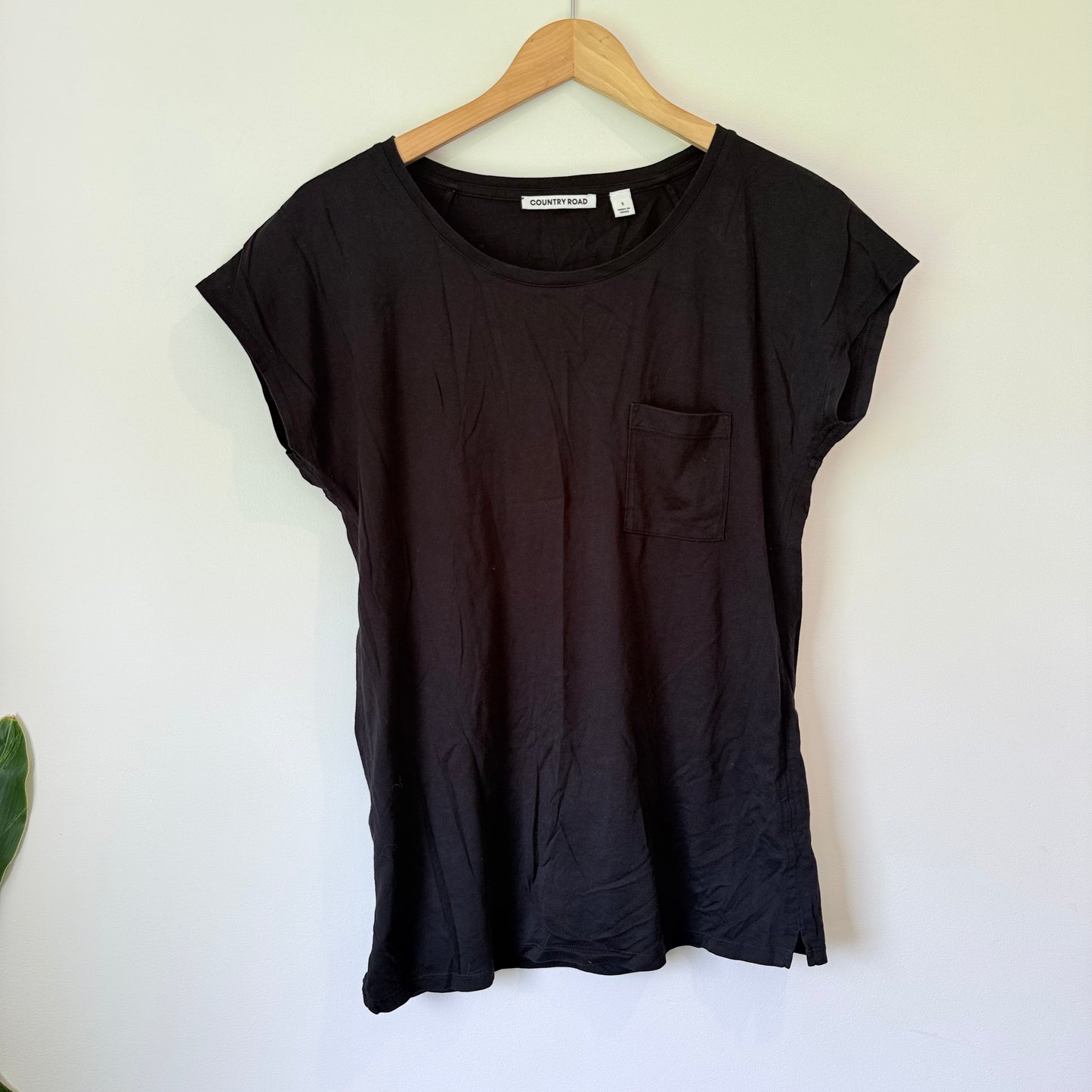 Country Road Size S Black T-Shirt with Pocket