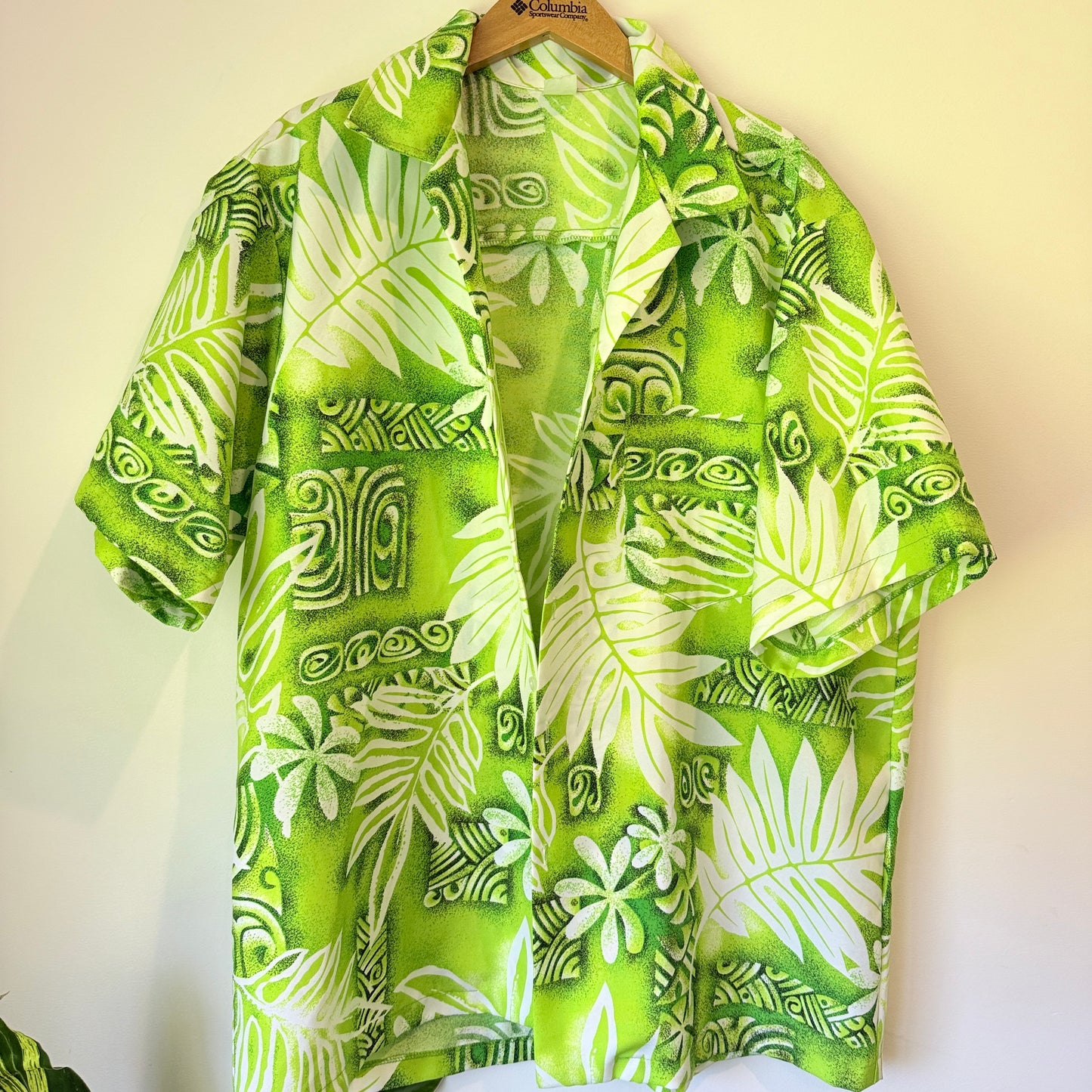 Brand Unknown NZ Made Size XL Cool Summer Aloha Shirt Monstera Green