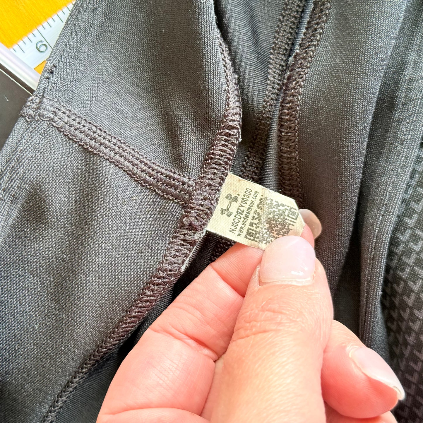 Under Armour Women’s Black & Gray Crop Leggings - 62cm Waist