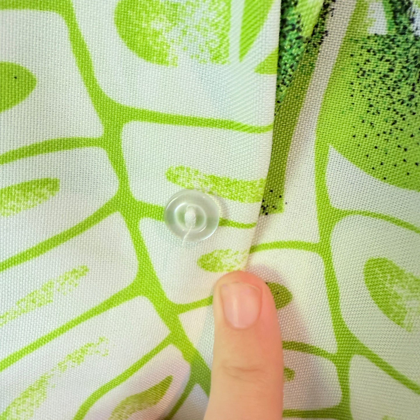 Brand Unknown NZ Made Size XL Cool Summer Aloha Shirt Monstera Green