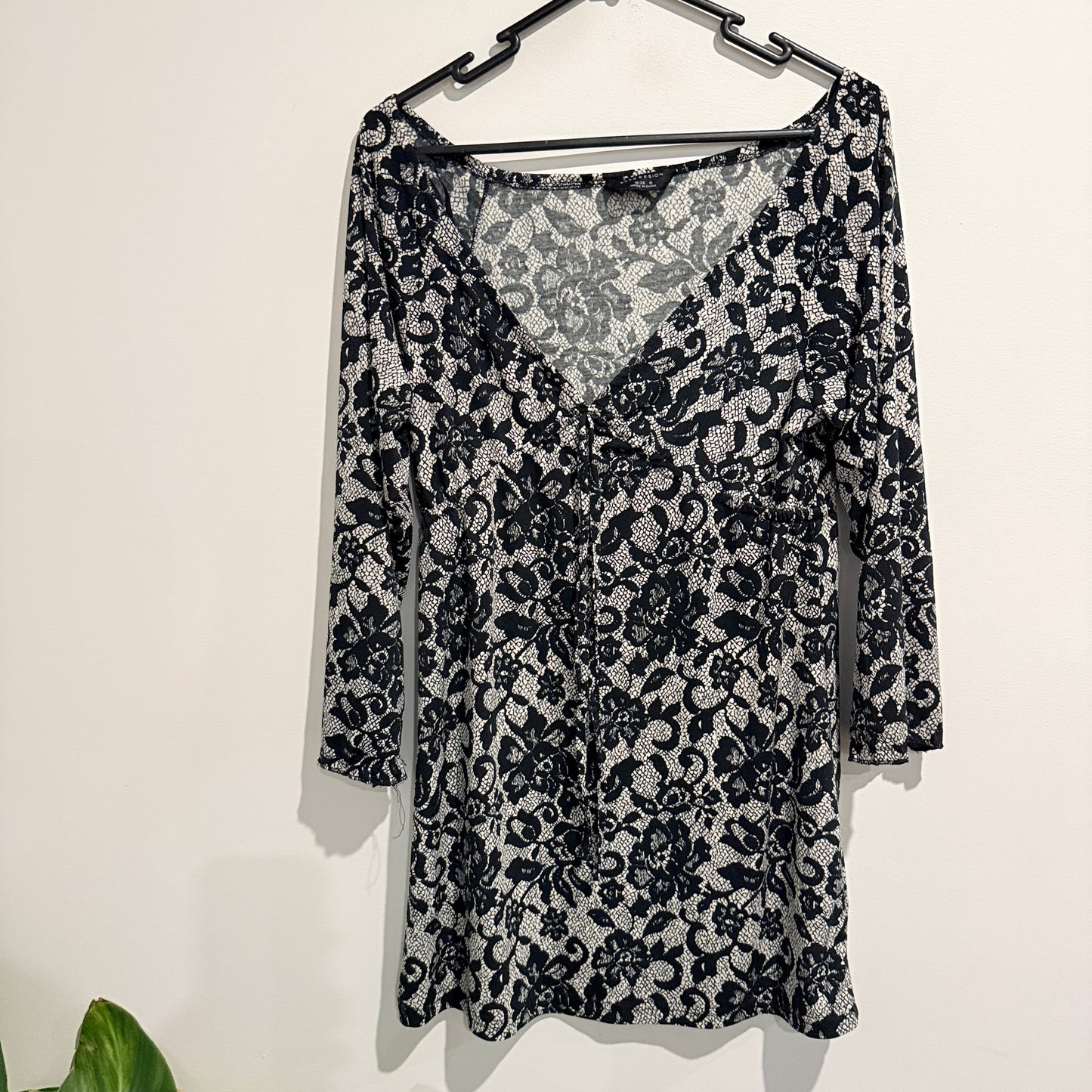 Expression Size 8 V-Neck Stretch Tunic