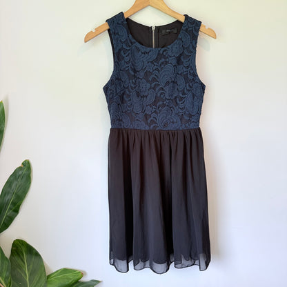 Pagani Size 8 Lace Dress