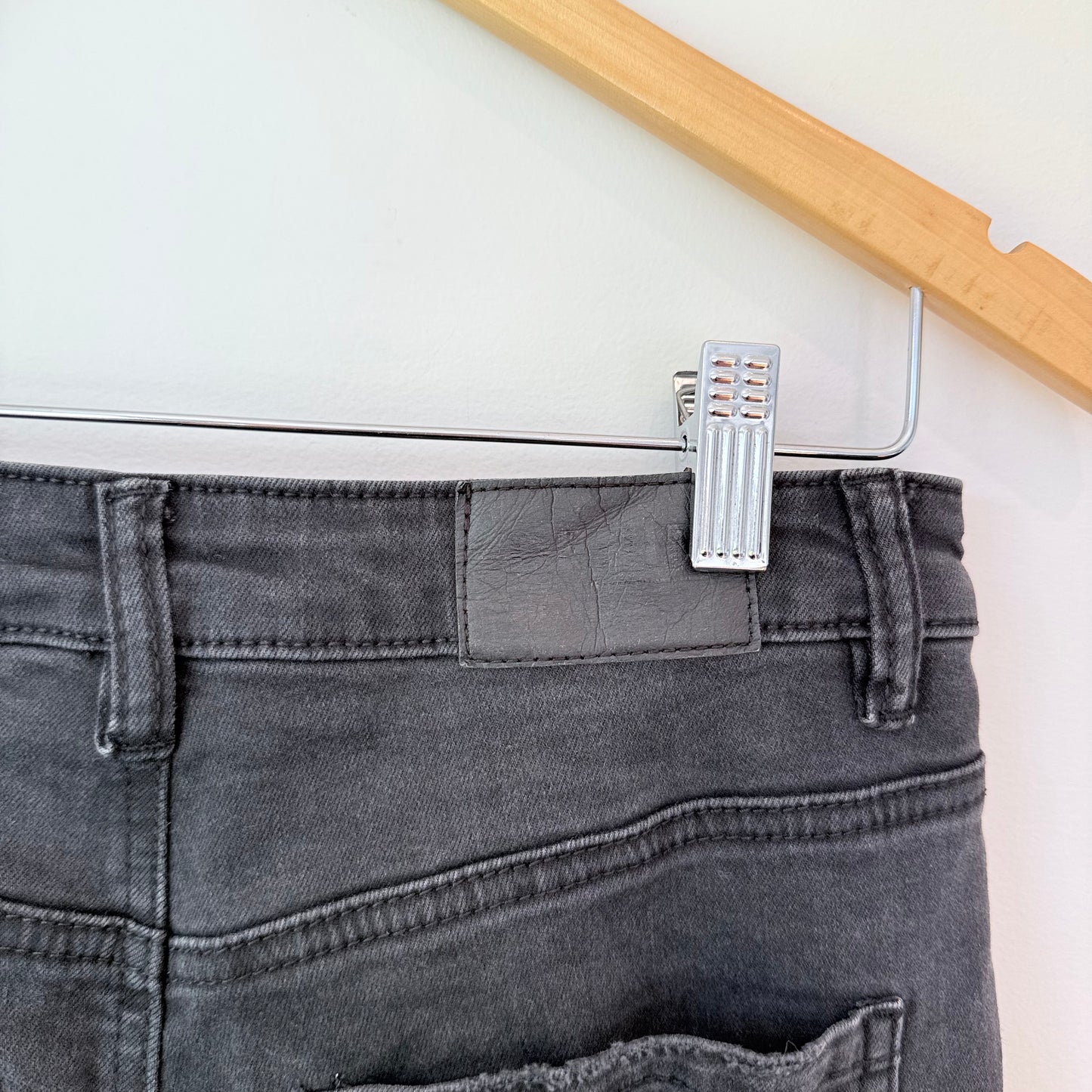 Glasson Size 10 Black Skinny Leg Distressed Jeans