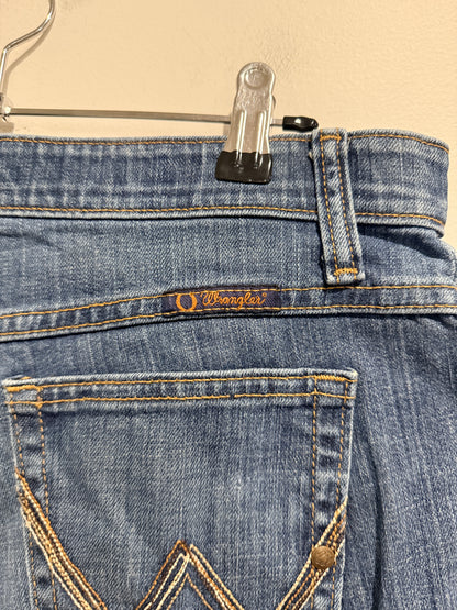 Q-Baby Waist 80cm Distressed Denim Shorts