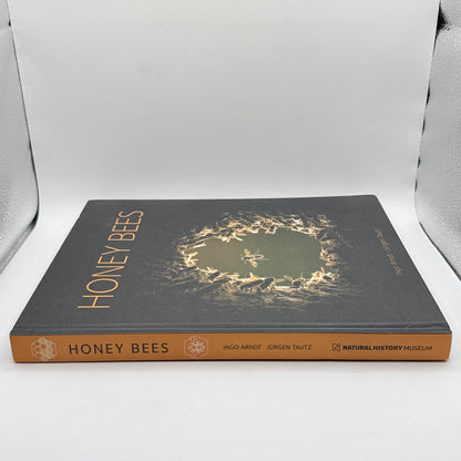 Honey Bees by Ingo Arndt and Jürgen Tautz