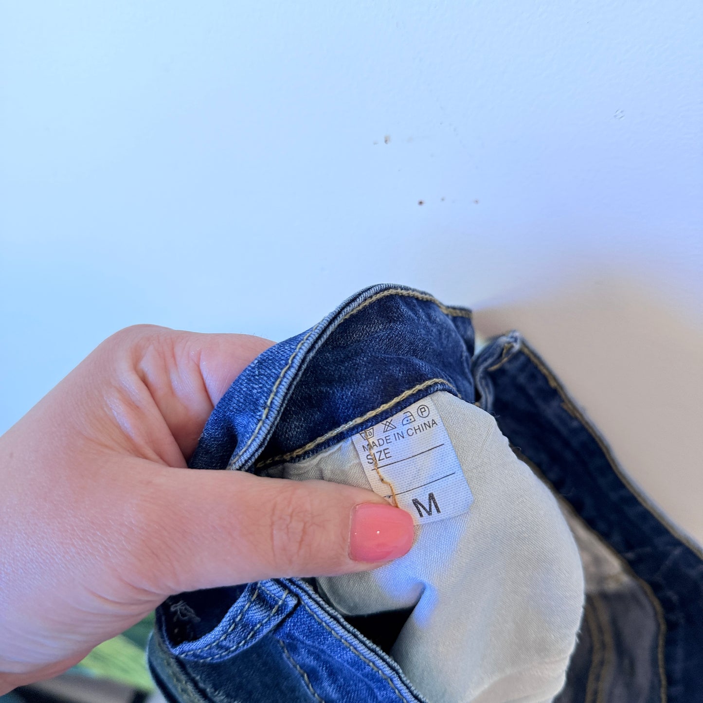 Unknown Brand Size M High-Rise Dark Wash Denim Cut-Off Jean Shorts