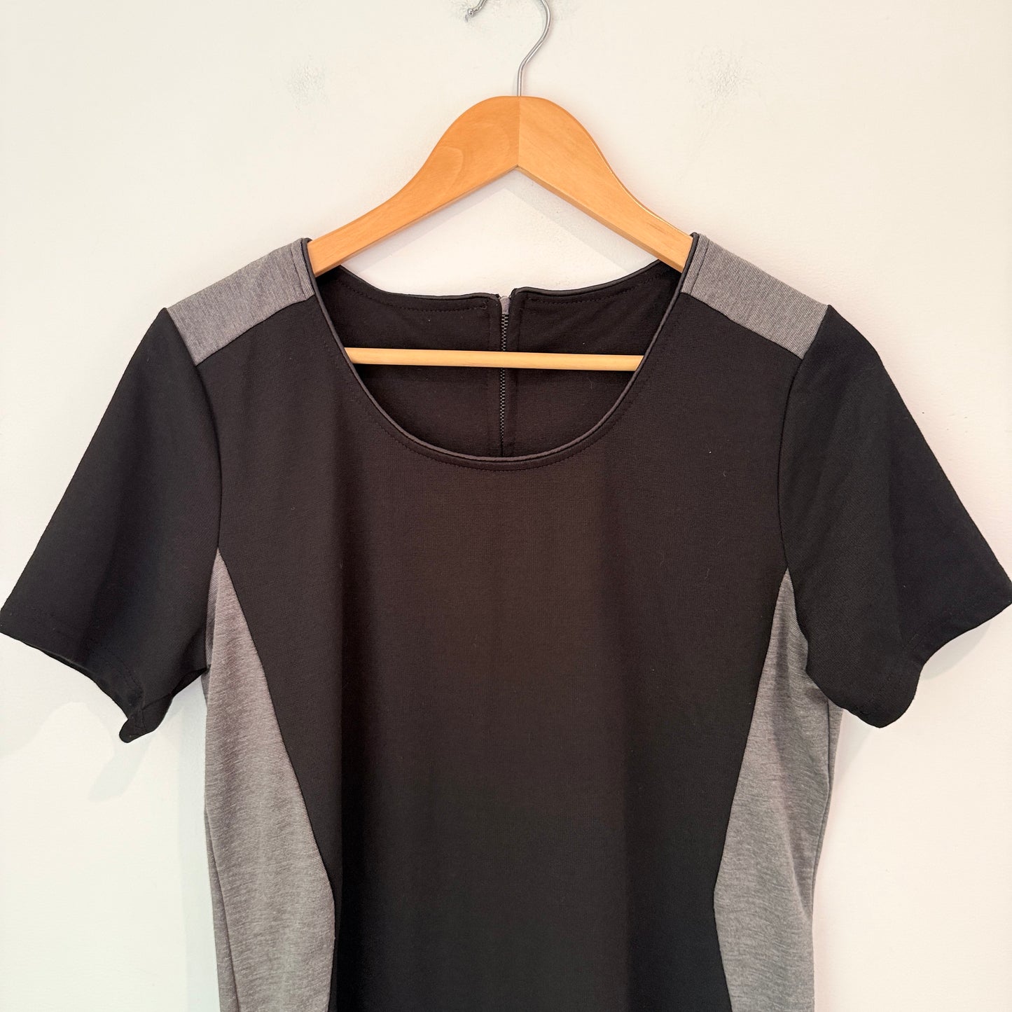 Panel Short-Sleeve Sheath Dress - Size U/Arm to U/Arm 50cm