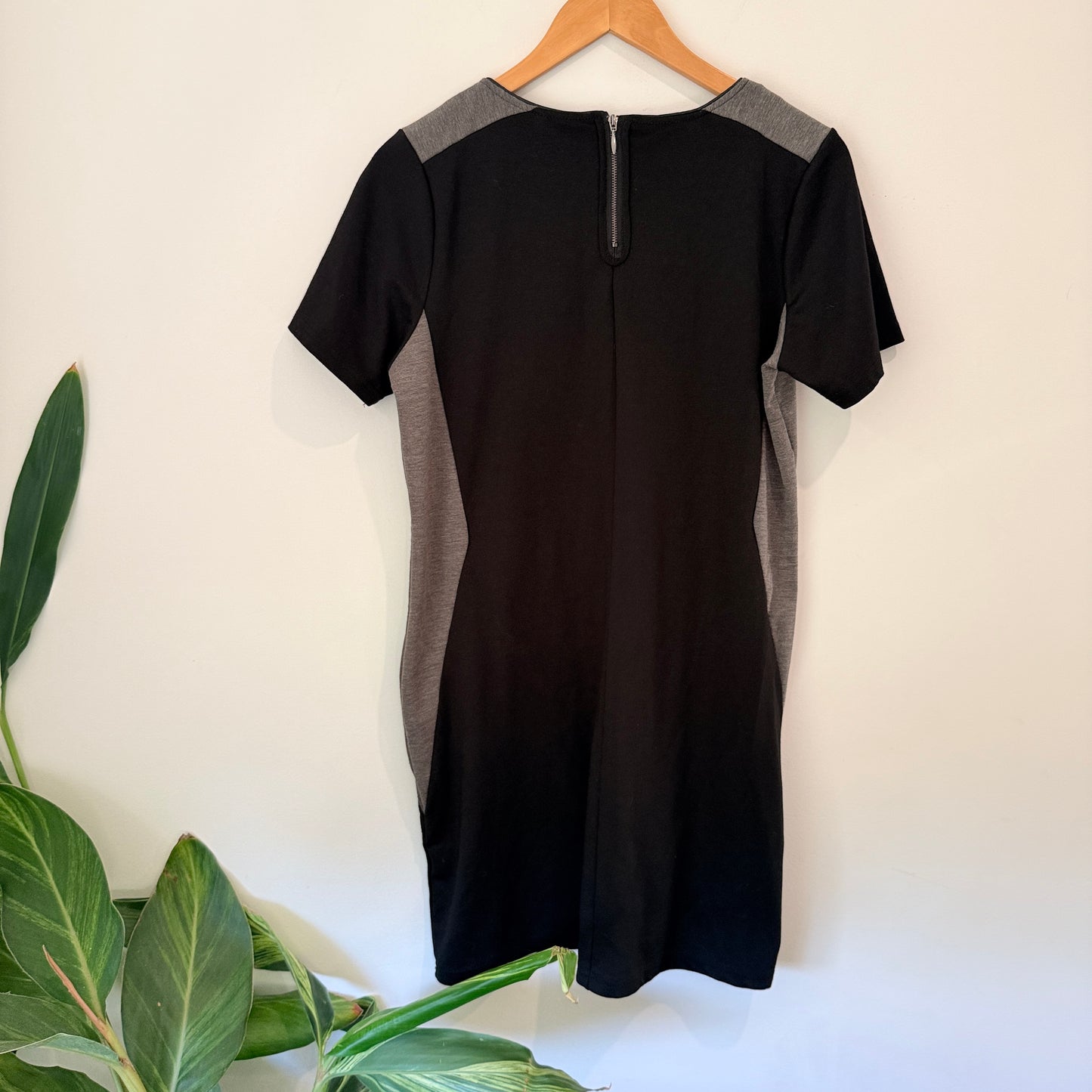 Panel Short-Sleeve Sheath Dress - Size U/Arm to U/Arm 50cm