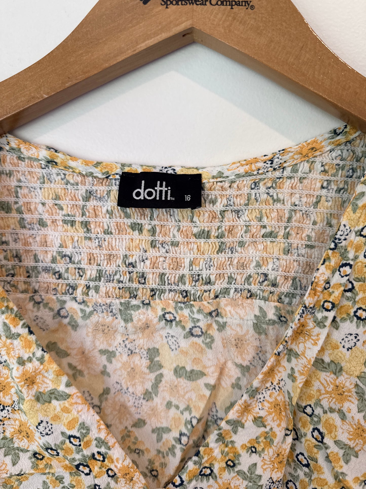 Dotti Size 10 Floral Cropped Top