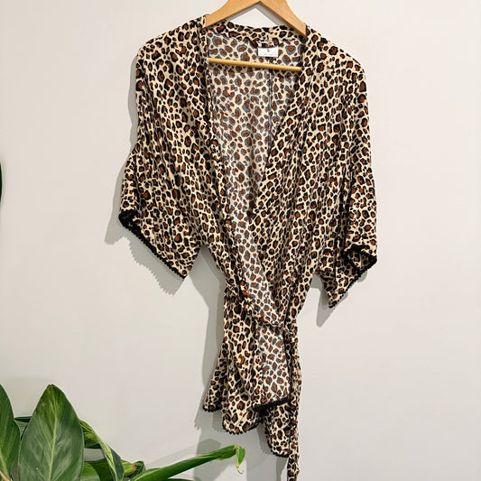 H & H Size S Leopard Print Short Robe