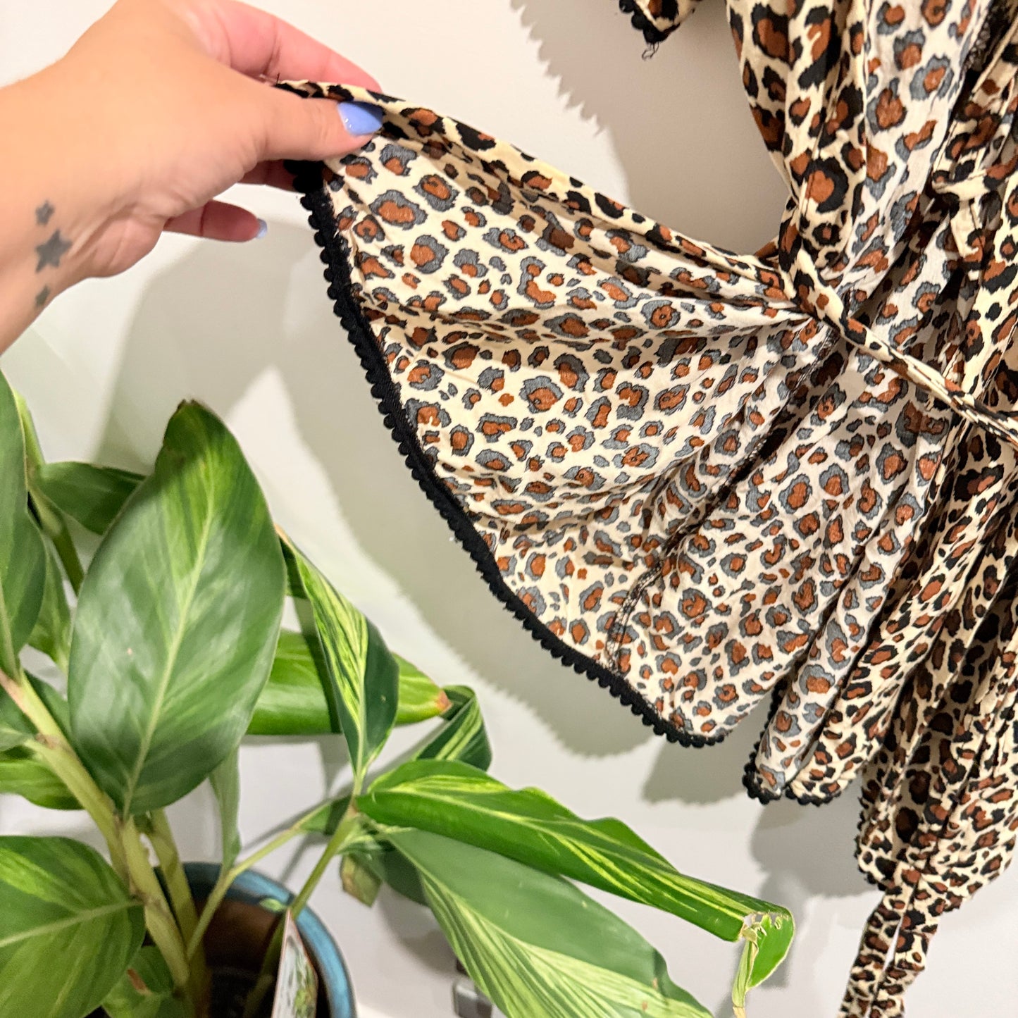 H & H Size S Leopard Print Short Robe