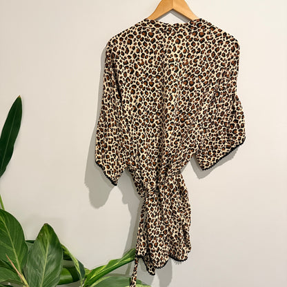 H & H Size S Leopard Print Short Robe