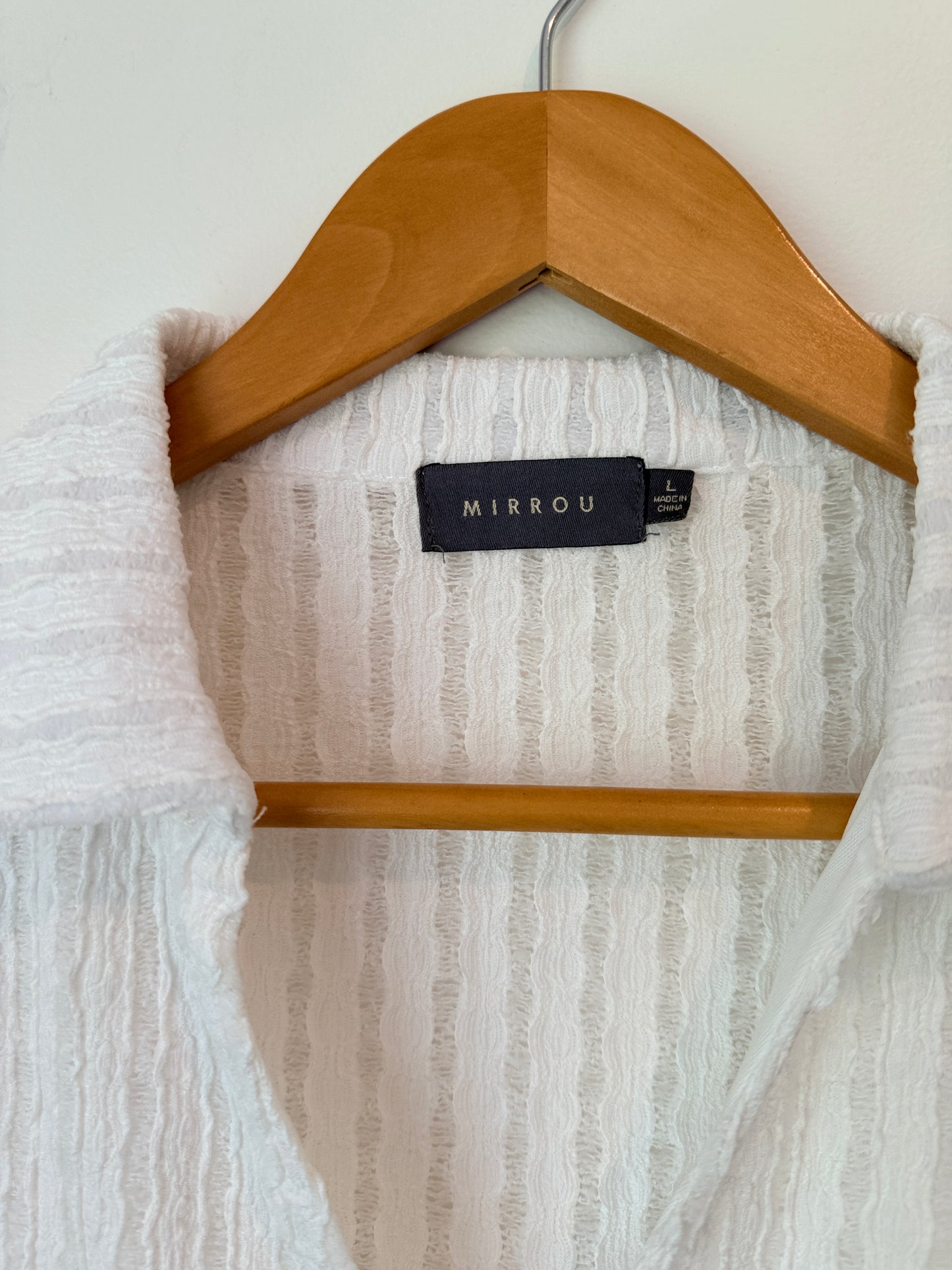 Mirrou Size L V-neck Sleeveless Blouse