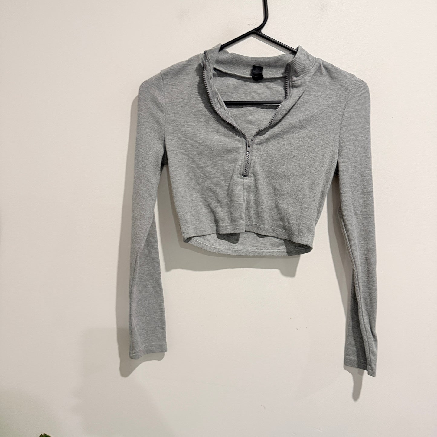 Shein Size S Grey Ribbed Long-Sleeve Crop Top