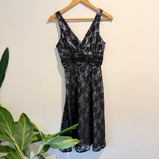 Harlow Size 8 Floral Lace Overlay V-Neckline Dress