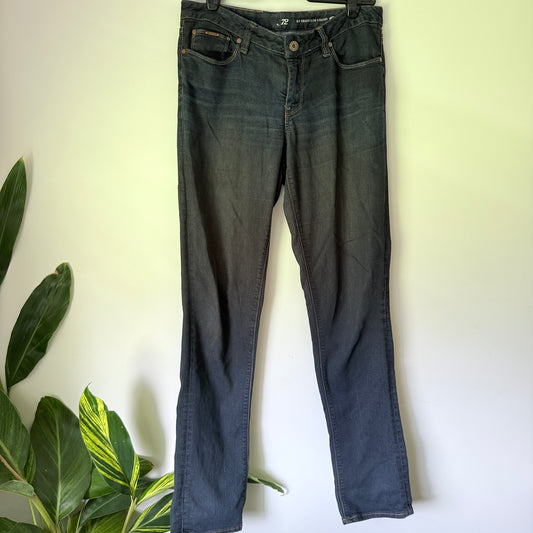 J72 Size 10 Dark Wash Hip Hugger Slim Straight Jeans