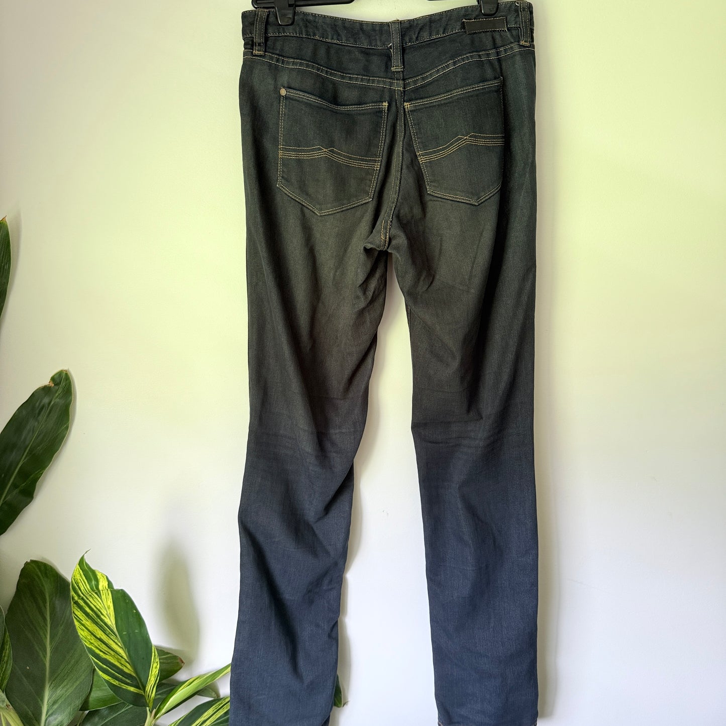 J72 Size 10 Dark Wash Hip Hugger Slim Straight Jeans