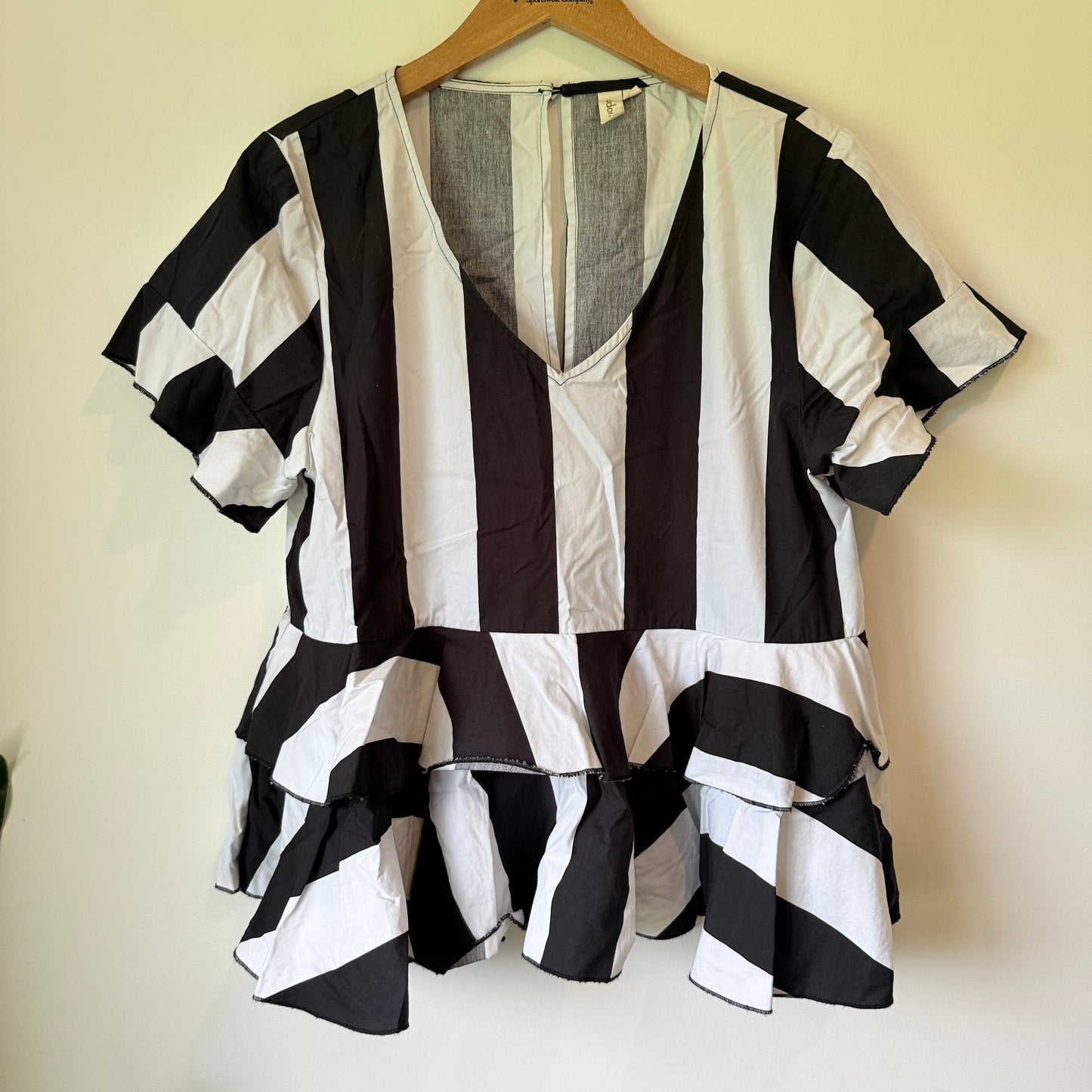Adorne Size 12 Black & White Striped Cotton V-Neck Top