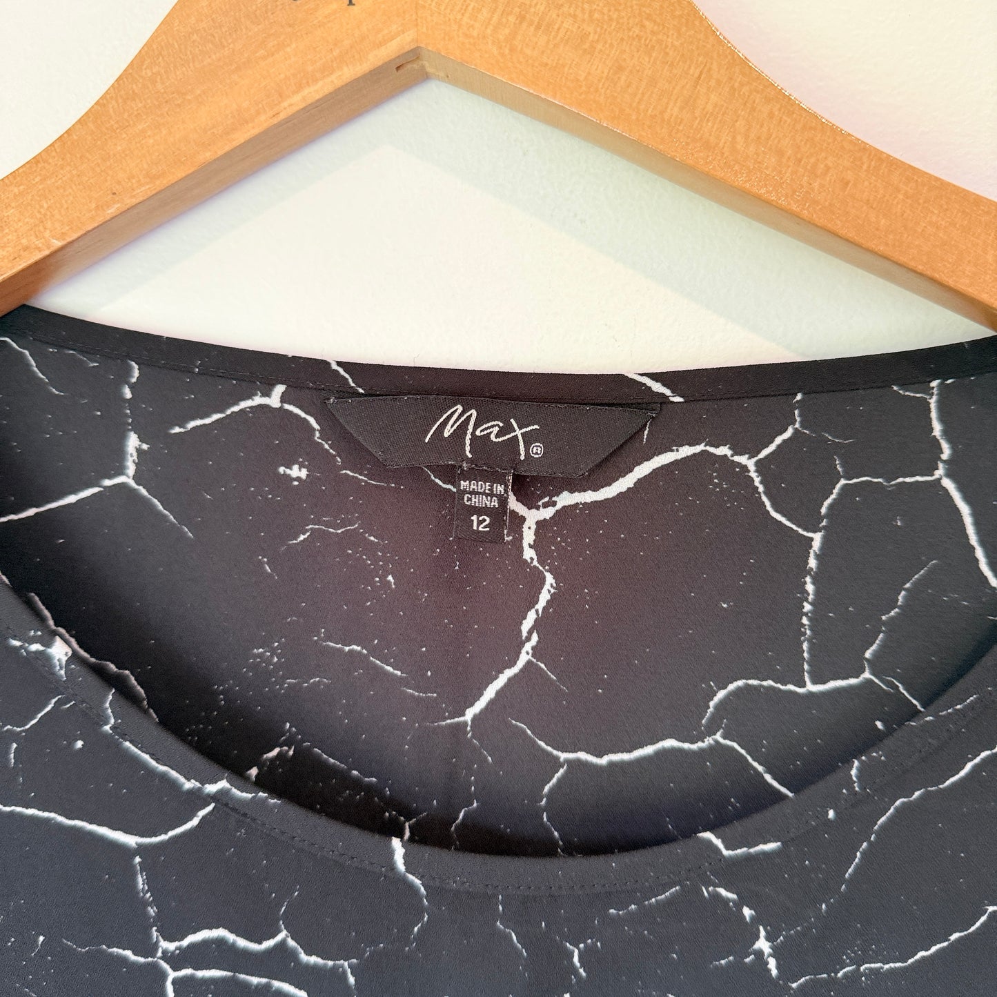 Max Size S Black & White Marble-Patterned Top