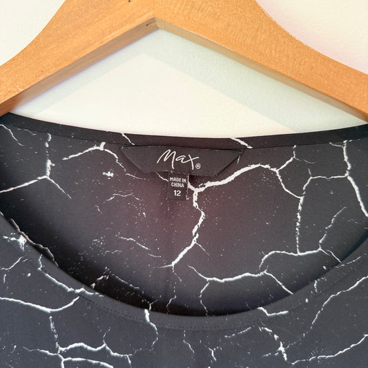 Max Size S Black & White Marble-Patterned Top