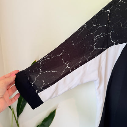 Max Size S Black & White Marble-Patterned Top