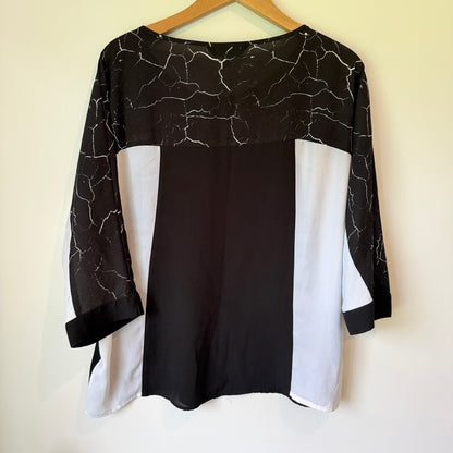 Max Size S Black & White Marble-Patterned Top