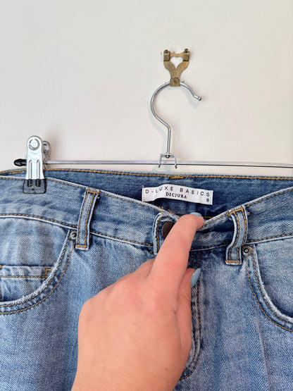 Decjuba Size S Light-Wash Denim Jeans
