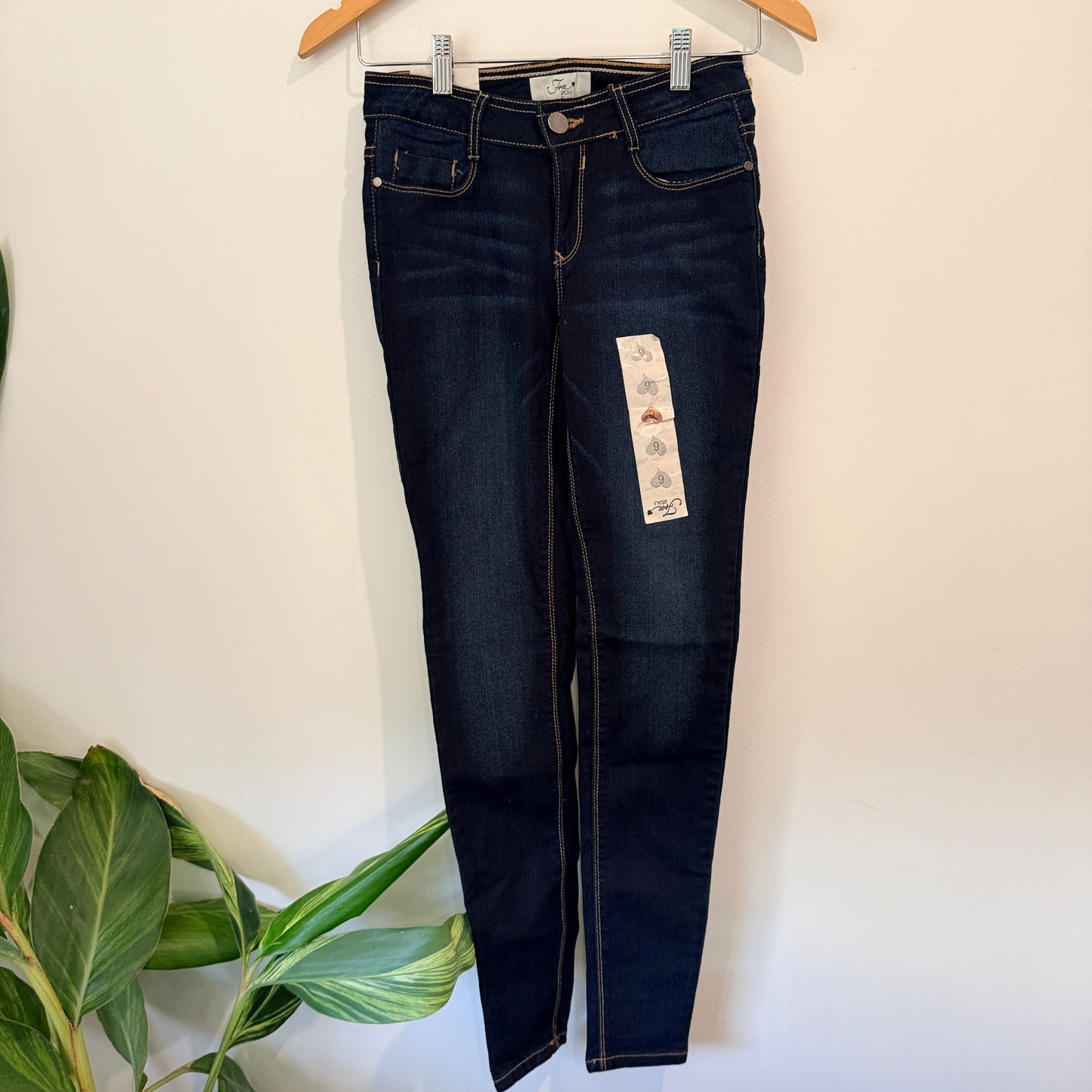 Free 2BU Dark Wash Skinny Jeans – Size 6