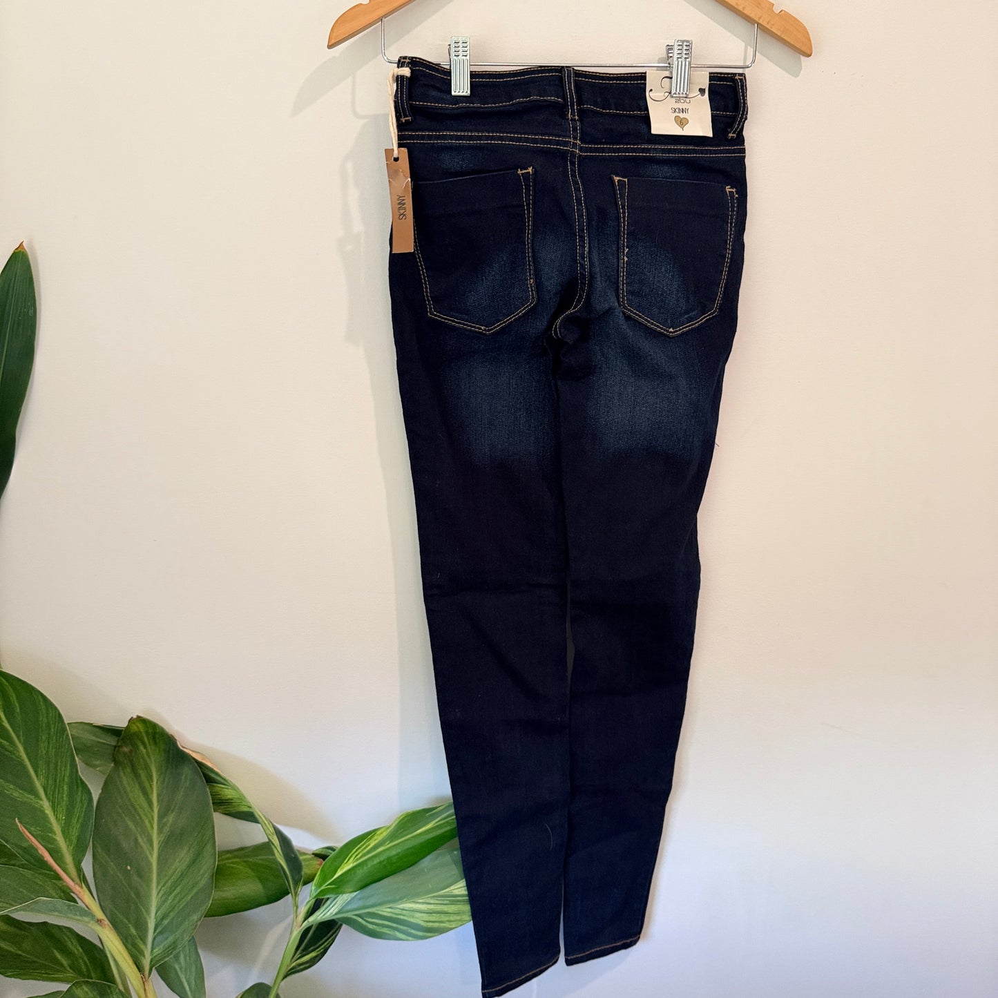 Free 2BU Dark Wash Skinny Jeans – Size 6