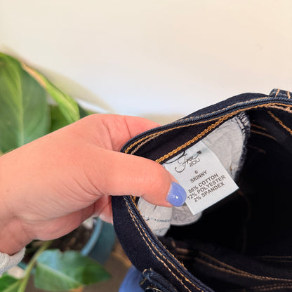 Free 2BU Dark Wash Skinny Jeans – Size 6