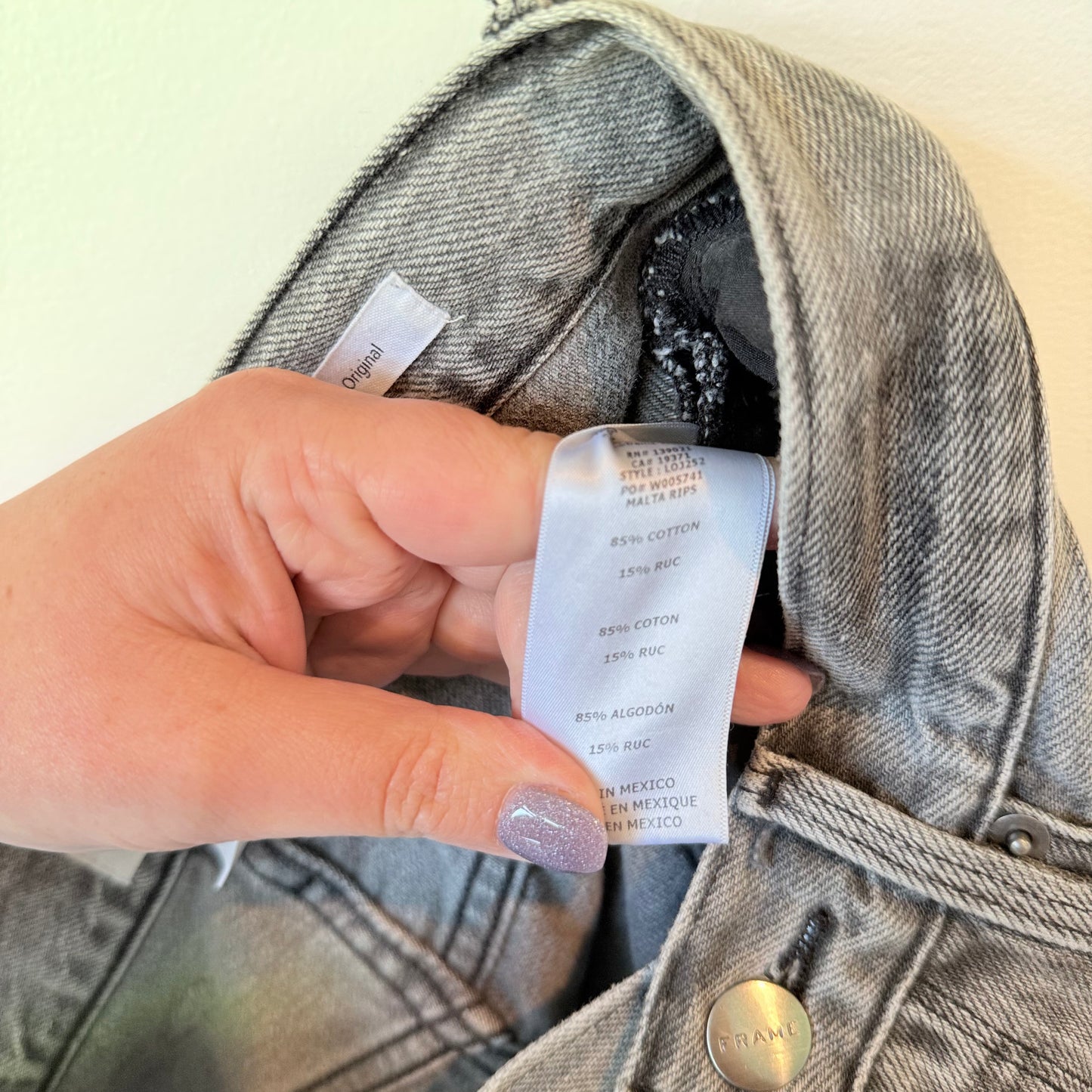 FRAME Size 27 Black Distressed Jeans