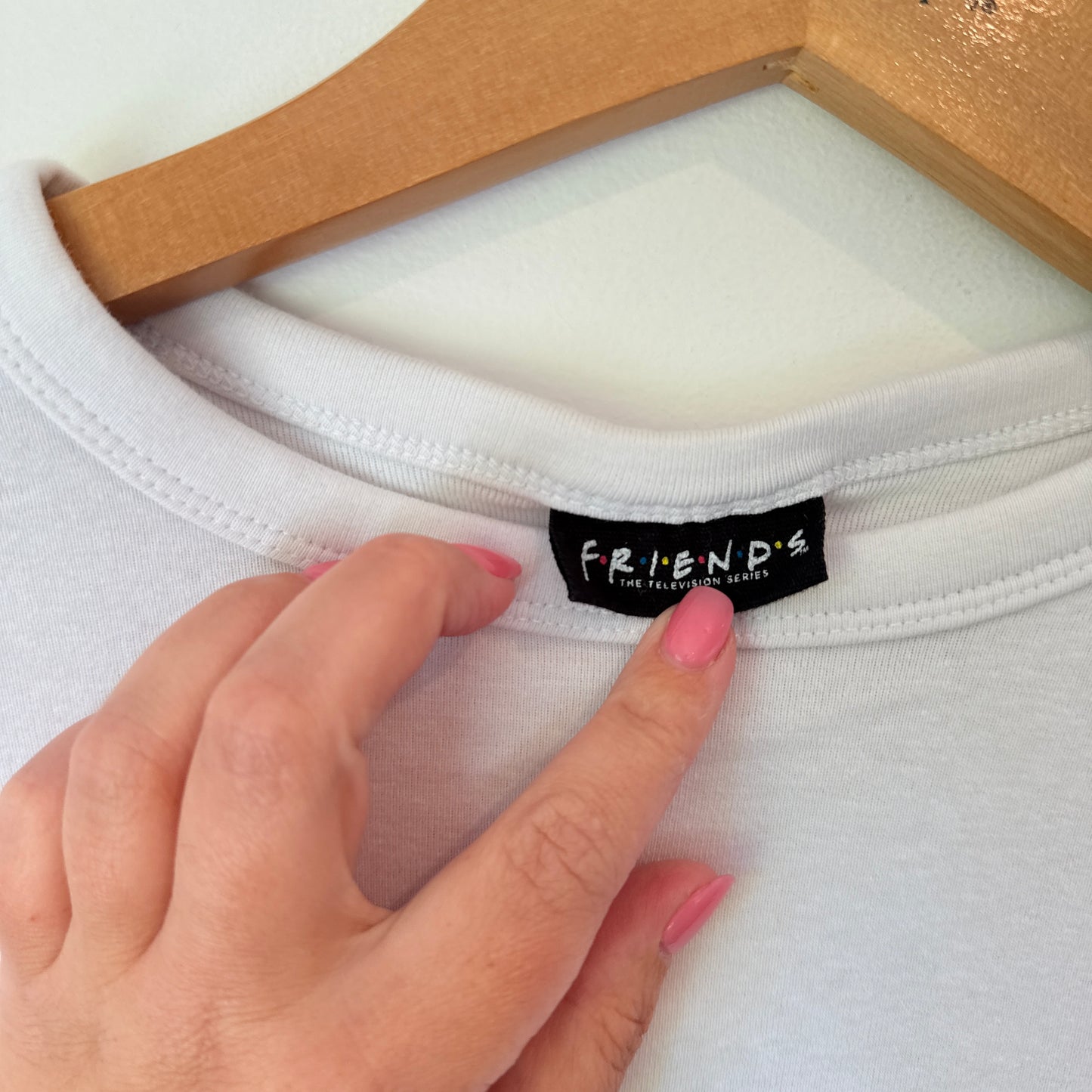 Cotton On Size XS Cropped FRIENDS T-Shirt