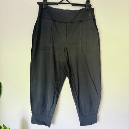 Superfit Activewear Size M Black Cropped Athletic Pants