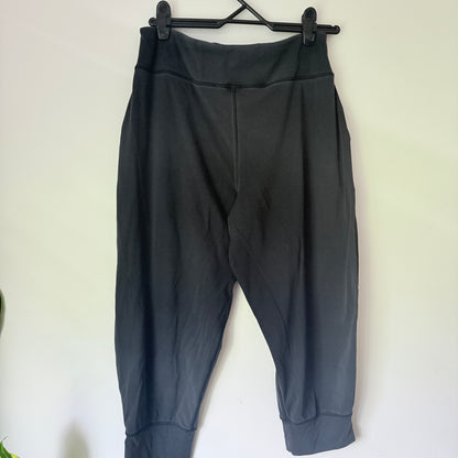 Superfit Activewear Size M Black Cropped Athletic Pants