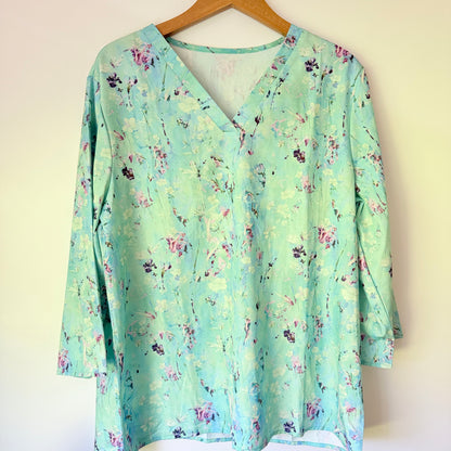 Brand Unknown Size XL V-Neck Floral Tunic Top Blouse