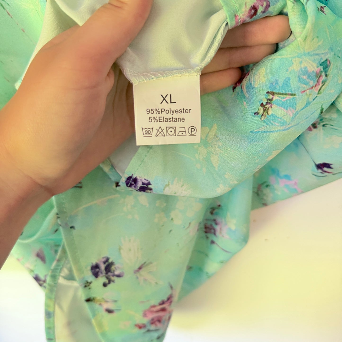 Brand Unknown Size XL V-Neck Floral Tunic Top Blouse