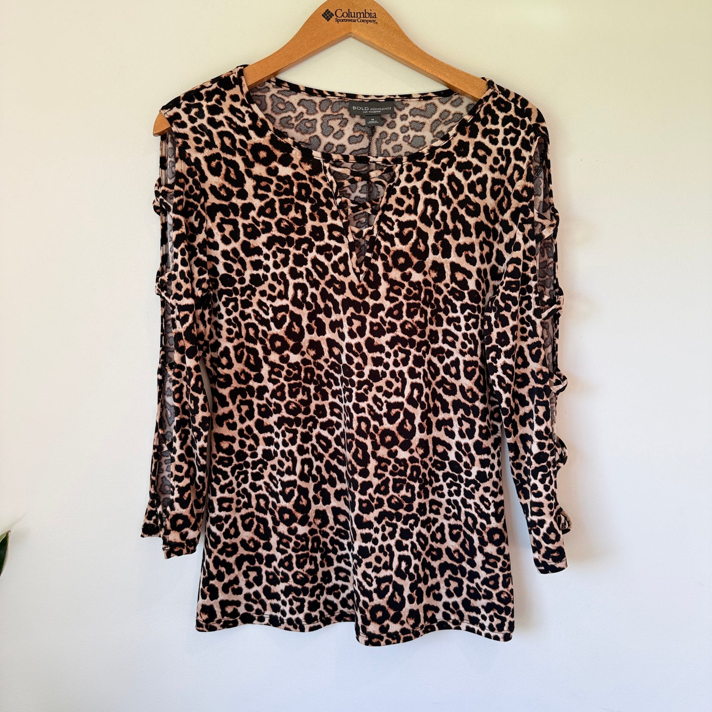Bold Elements Size M Leopard Print Long Sleeve Top