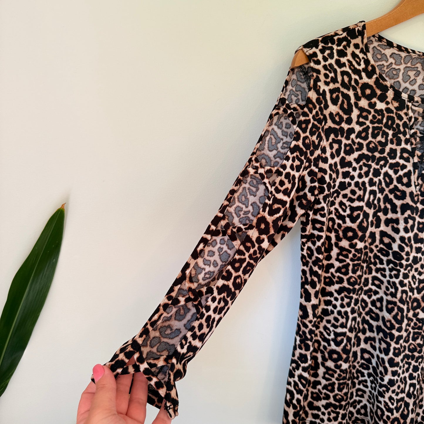 Bold Elements Size M Leopard Print Long Sleeve Top
