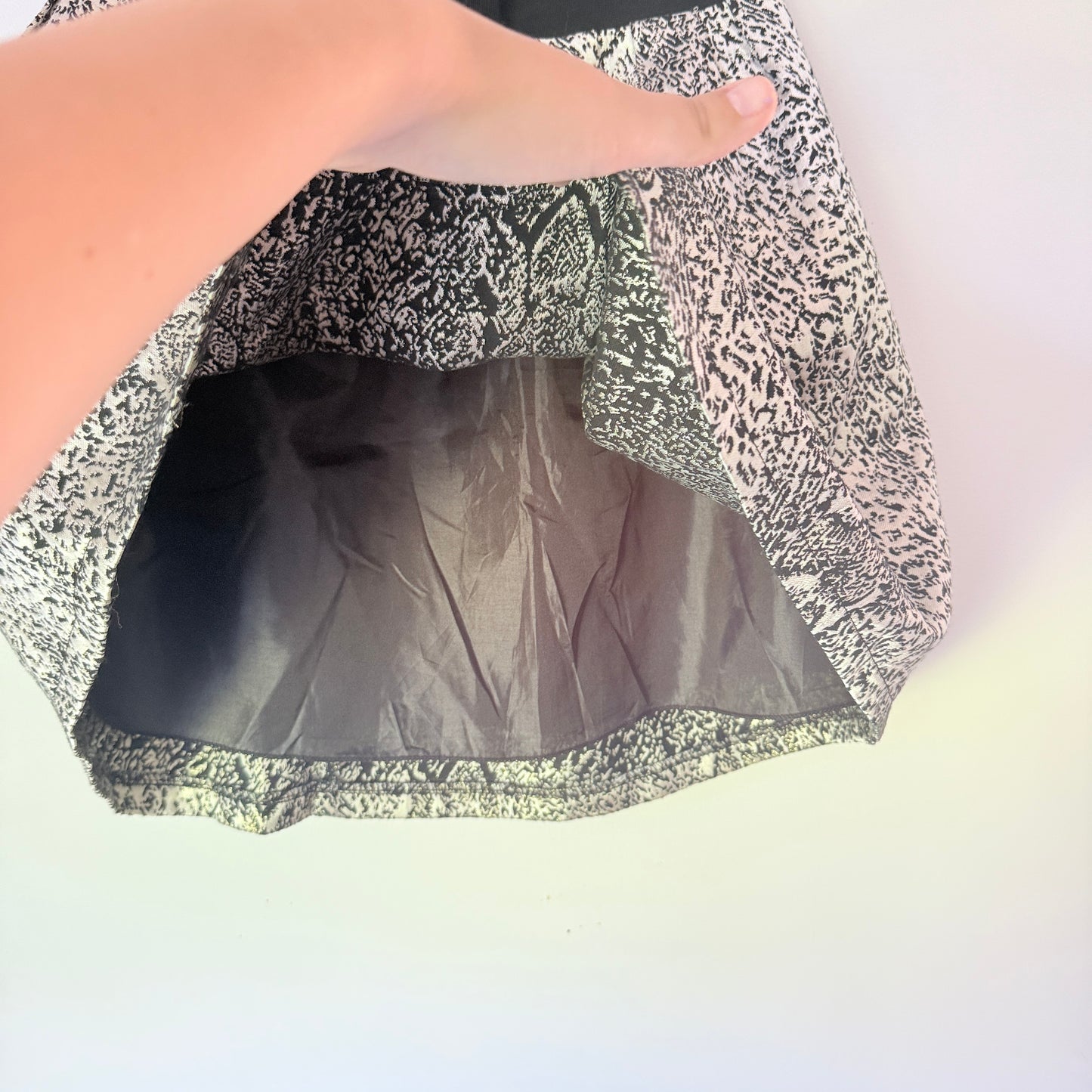 Chic A Booti Size 10 Black and White Snake Print Mini Skirt