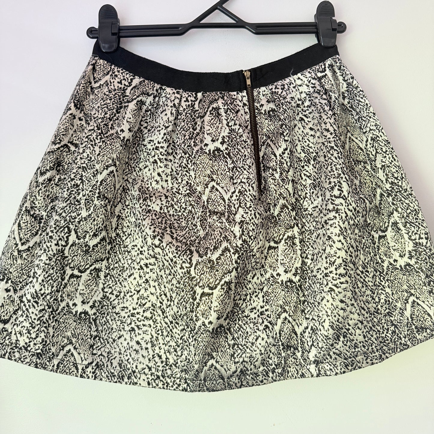Chic A Booti Size 10 Black and White Snake Print Mini Skirt