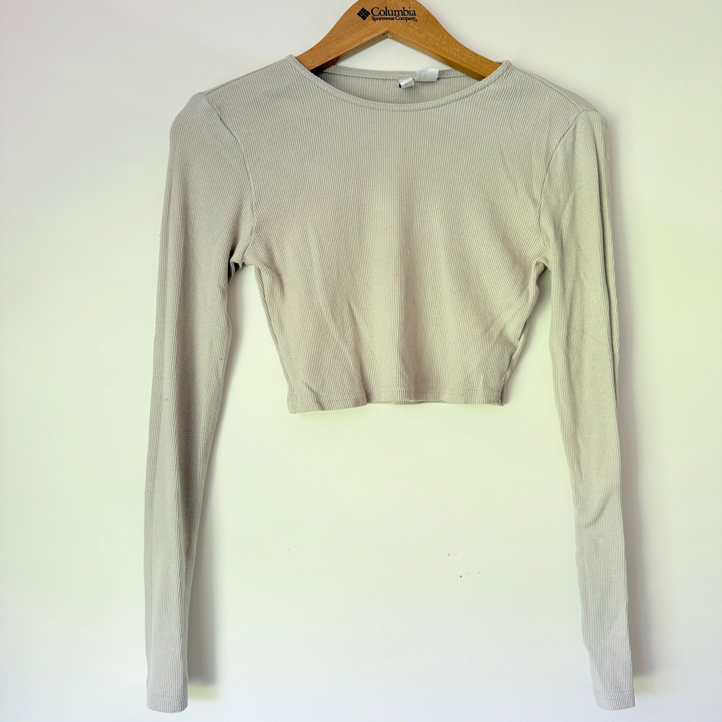 H & M Divided Size S Taupe Ribbed Long-Sleeve Crop Top