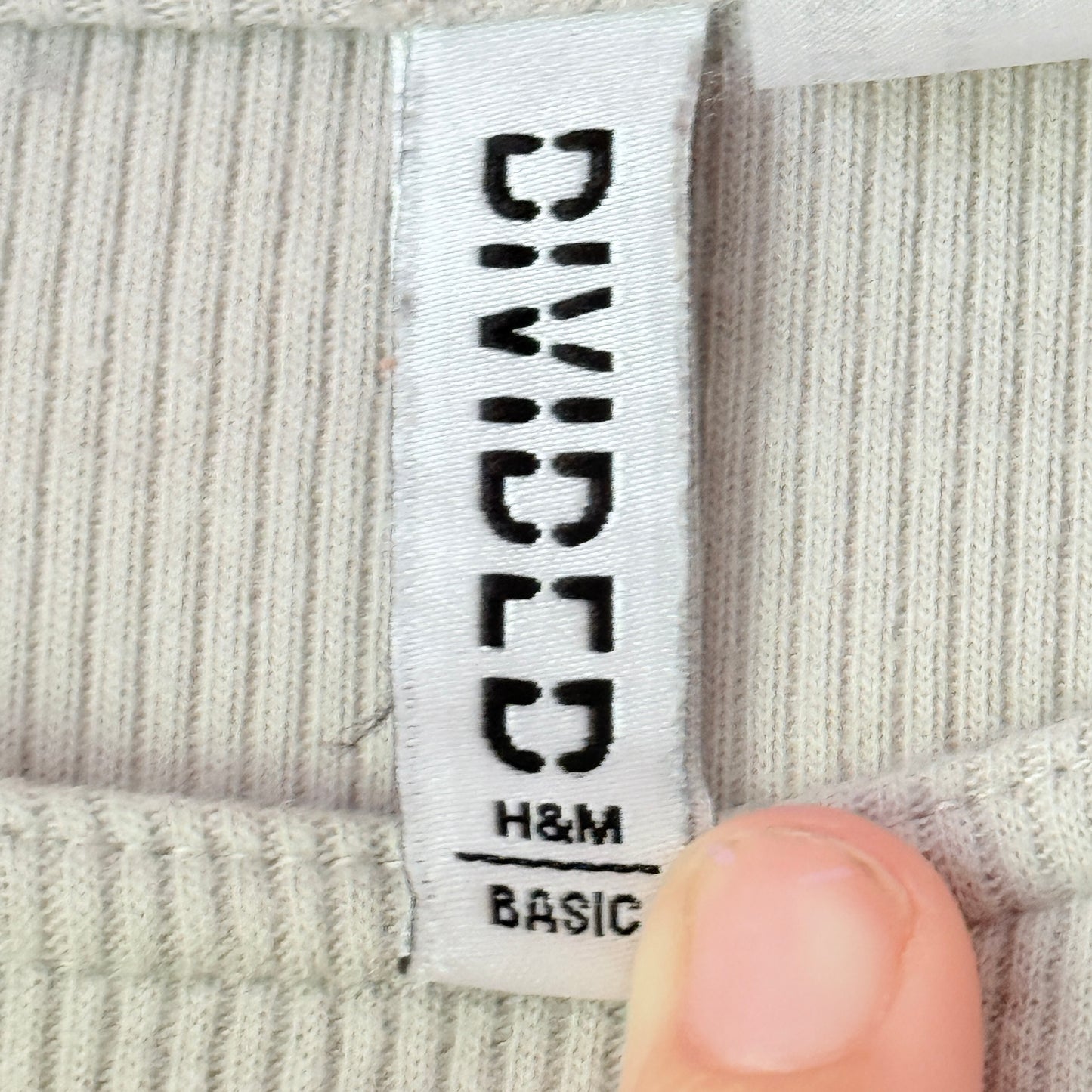 H & M Divided Size S Taupe Ribbed Long-Sleeve Crop Top