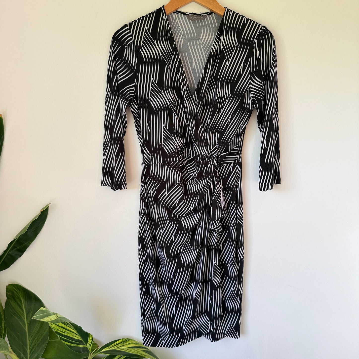 Jacqui E Size XS Black & White Imitation Wrap Dress