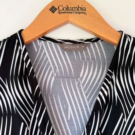 Jacqui E Size XS Black & White Imitation Wrap Dress