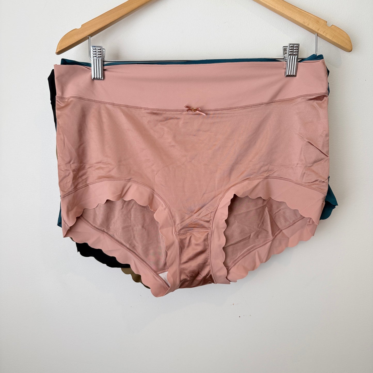 3XL Seamless High-Waisted Scalloped Briefs (4-Pack)